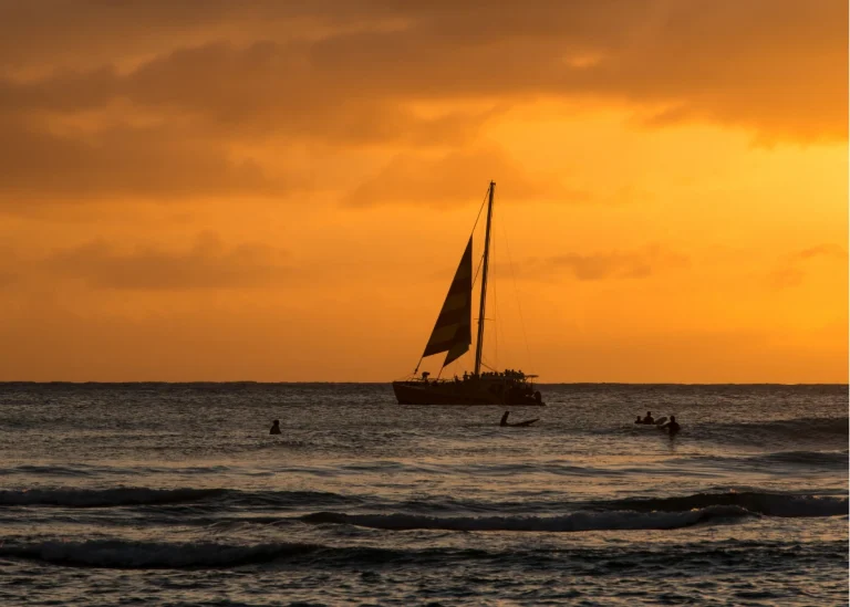 Sunset-in-Waikiki-Beach-Honolulu