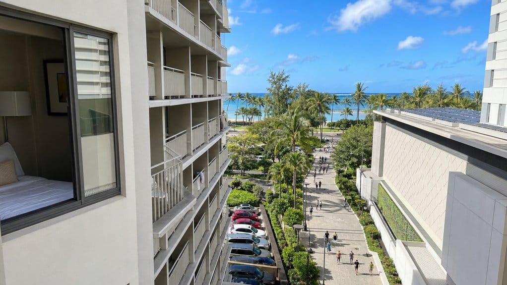 beachfront shopping noisy room