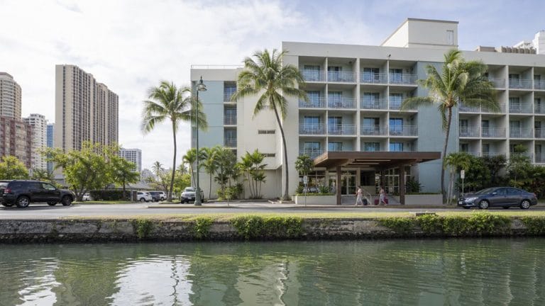 canal side relaxed budget stay