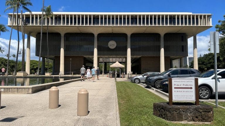 honolulu capitol parking and entry