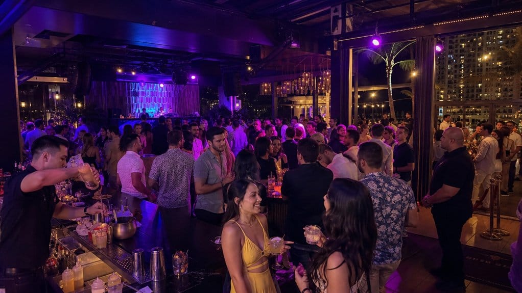 EP Bar Waikiki: Late-Night Drinks, DJs, and Cover Charge Reality