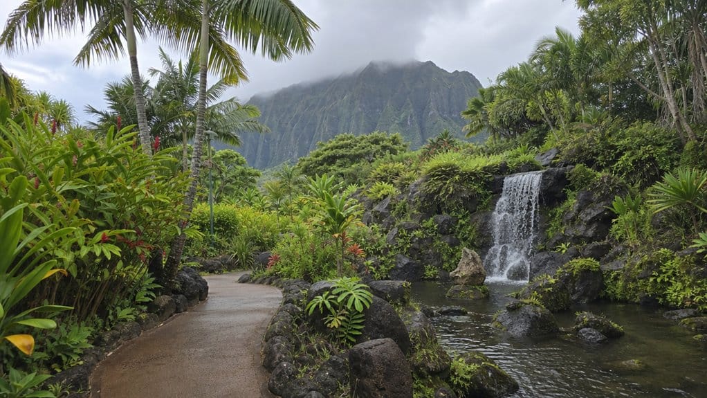 waimea gardens waterfall pali view