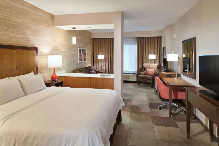 A photo of Hampton Inn & Suites Oahu/Kapolei showing the property and rooms.
