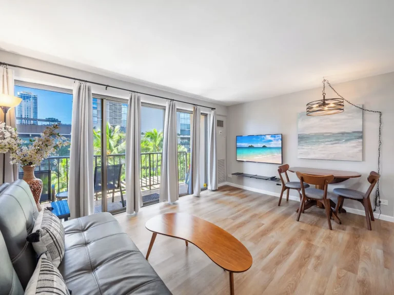 A photo of Discovery Bay showing the property and rooms.
