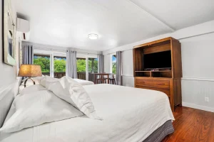 A photo of Courtyard by Marriott Oahu North Shore showing the property and rooms.